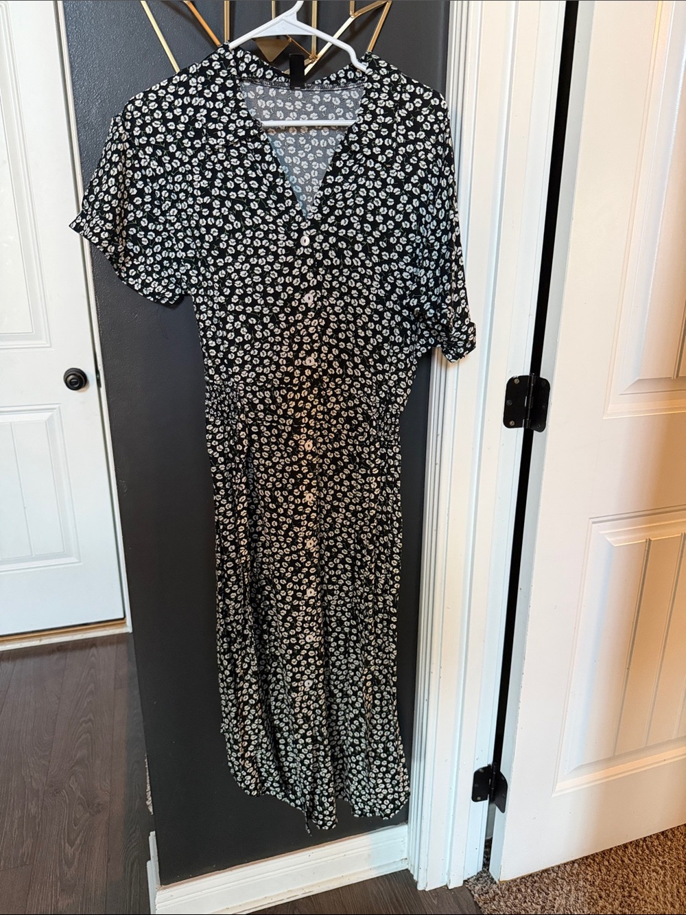 SHEIN Black Floral Maxi Dress with White Daisy Print